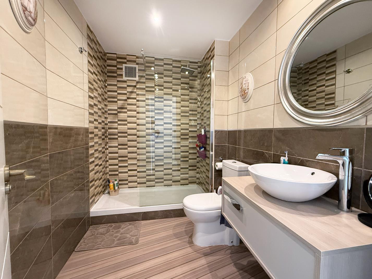 Image of Apartment - 2 Bedrooms - 1 Bathrooms for Sale in Cumberland Terraces-Gibraltar, Image 5